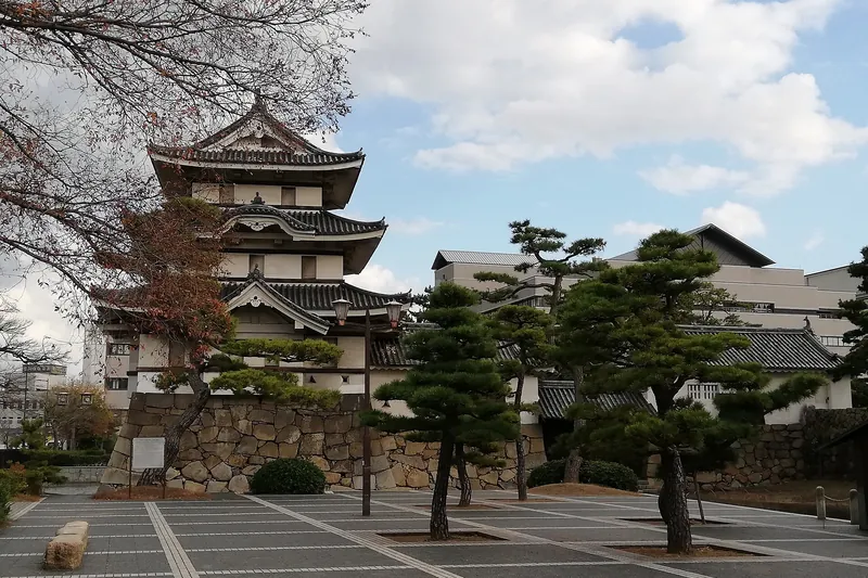 高松城跡(玉藻公園)。JR高松駅のすぐそば